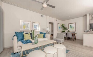 7055 Hollister St in Houston, TX - Building Photo - Building Photo