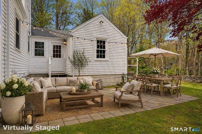 32 Crescent Dr in Easton, CT - Building Photo - Building Photo