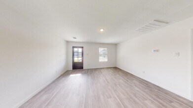 16763 N Marie Vlg Dr in Conroe, TX - Building Photo - Building Photo