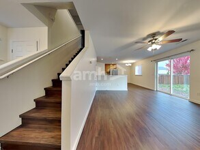 10032 Terra Court Southeast in Yelm, WA - Foto de edificio - Building Photo