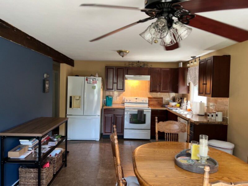 89 Lawrence Rd in Salem, NH - Building Photo