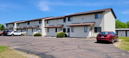 Bowman Lane Townhouses in Menomonie, WI - Building Photo - Building Photo