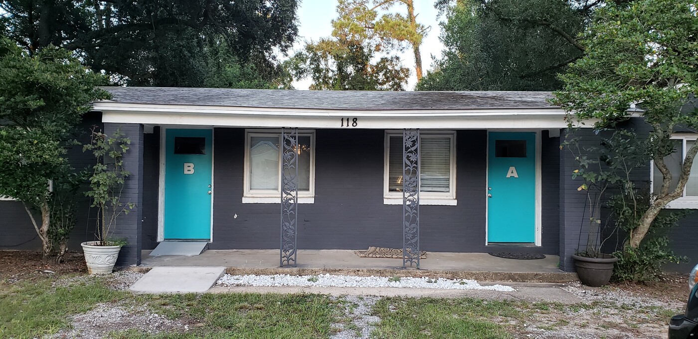 118A Holmes Dr in Pensacola, FL - Foto de edificio