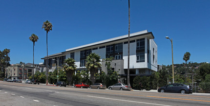 Sunset Silver Lake in Los Angeles, CA - Foto de edificio - Building Photo