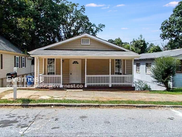 951 Violet St SE in Atlanta, GA - Building Photo