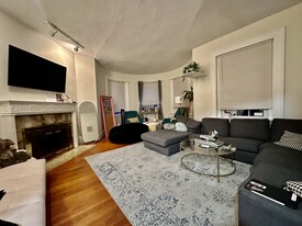 186 Naples Rd, Unit 3 Apartamentos