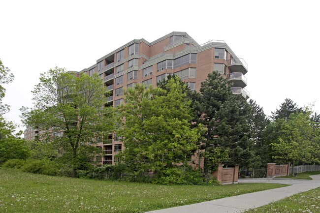 Palace Gate Condos in Toronto, ON - Building Photo - Building Photo