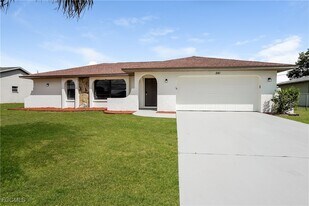 241 NE 10th Ave in Cape Coral, FL - Building Photo