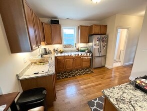 23 Willard Ave, Unit 3 in Medford, MA - Building Photo - Building Photo