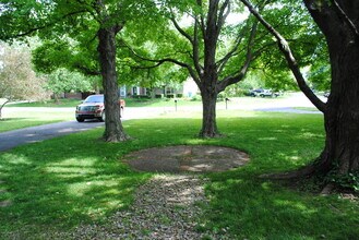 9836 Longwood Cir in Louisville, KY - Building Photo - Building Photo