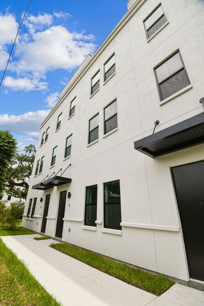 1218 E Kay St in Tampa, FL - Building Photo - Building Photo