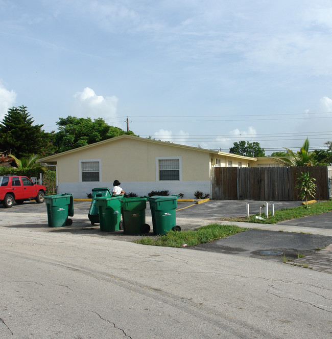 5205 NW 17th Ct in Fort Lauderdale, FL - Building Photo - Building Photo