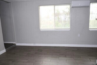 7515 Bayway Dr in Baytown, TX - Building Photo - Building Photo