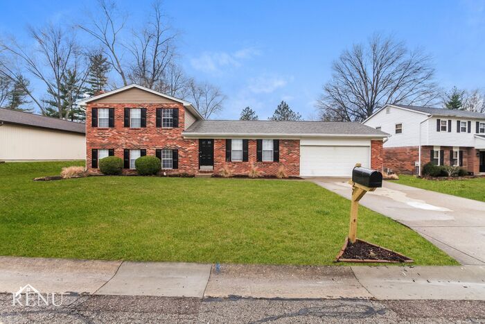 8727 Schoolhouse Pl in Maineville, OH - Building Photo