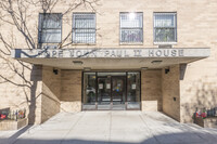 Pope John Paul II House in Brooklyn, NY - Foto de edificio - Building Photo