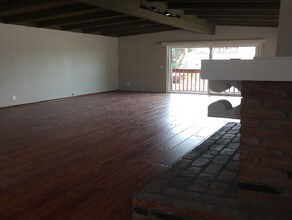 306 Larsson St in Manhattan Beach, CA - Foto de edificio - Building Photo