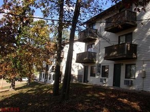 Bridleton Woods Apartments in Fenton, MO - Foto de edificio - Building Photo