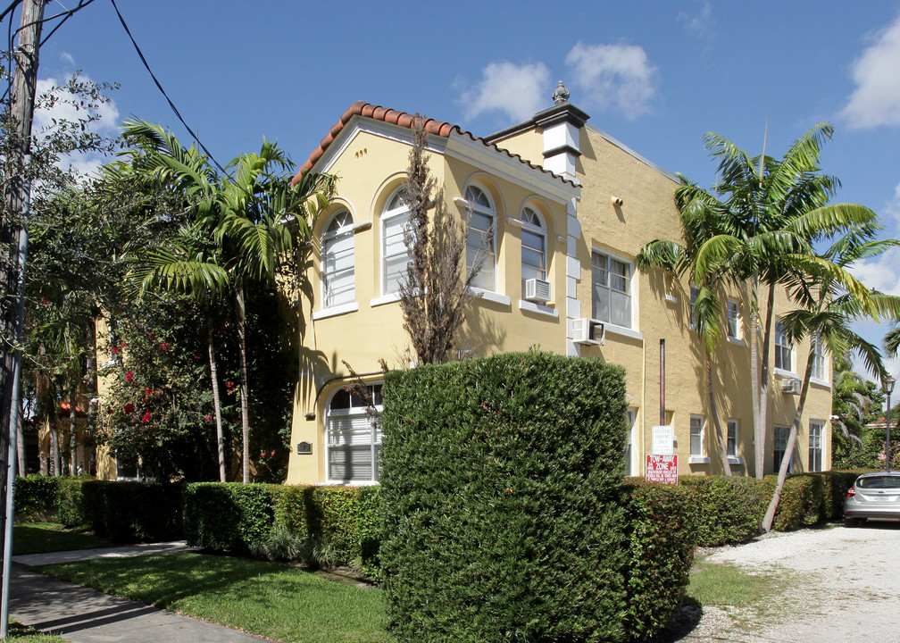 473 Mendoza Ave in Miami, FL - Building Photo