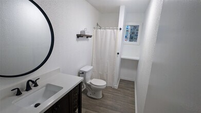 4615 Woodside St in Houston, TX - Building Photo - Building Photo