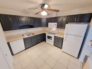 563 Peregrine St in Virginia Beach, VA - Building Photo - Building Photo