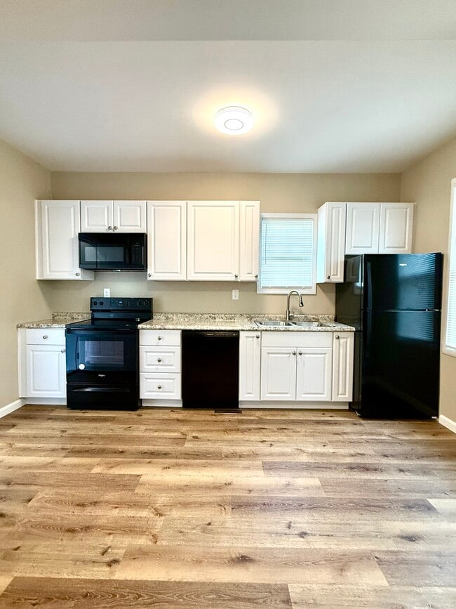 381 Jefferson St in Rochester, PA - Foto de edificio - Building Photo