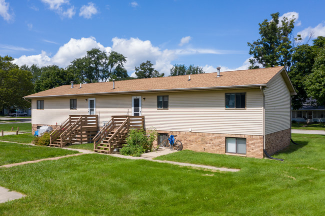 506 W Cummins St in Tecumseh, MI - Foto de edificio - Building Photo