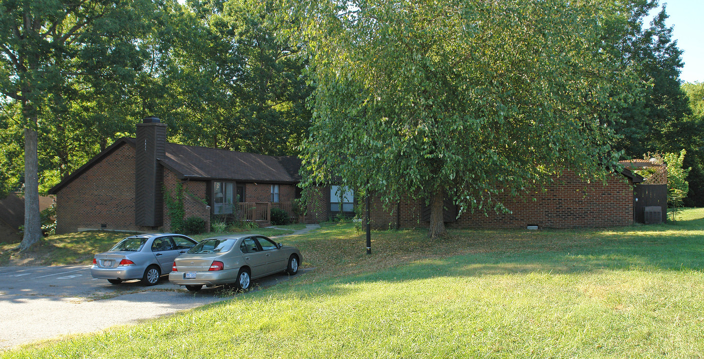 2825 Seclusion Ct in Raleigh, NC - Building Photo