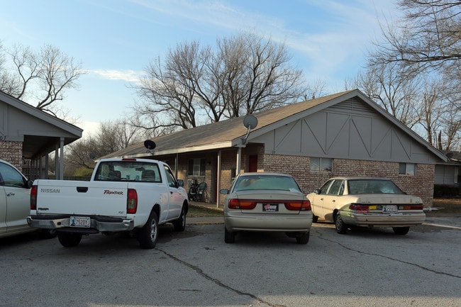 105-109 S Main St in Broken Arrow, OK - Building Photo - Building Photo