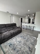 2314 Pinecrest Ct in West Palm Beach, FL - Building Photo