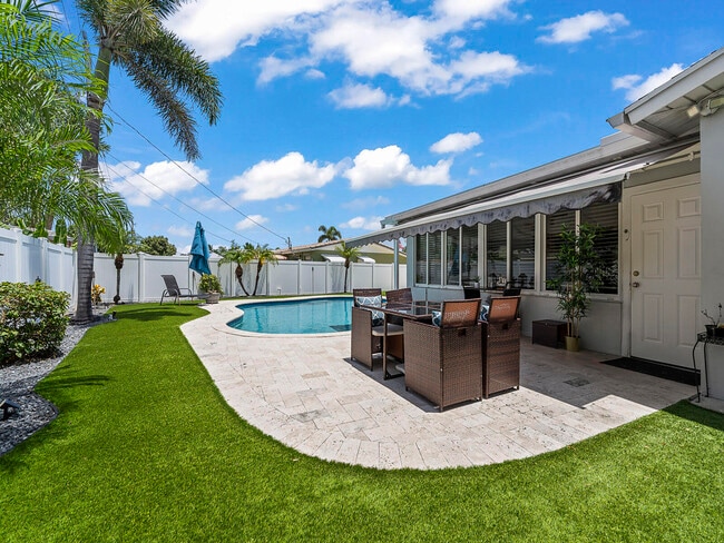 801 SE 14th St in Deerfield Beach, FL - Building Photo - Building Photo