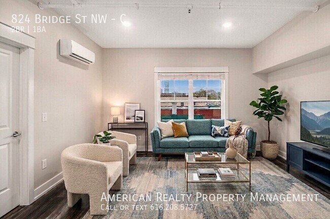 824 Bridge St NW in Grand Rapids, MI - Building Photo - Building Photo