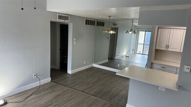 9550 Deering Dr in Houston, TX - Building Photo - Building Photo