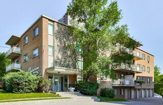 Riverview Apartments in Mississauga, ON - Building Photo