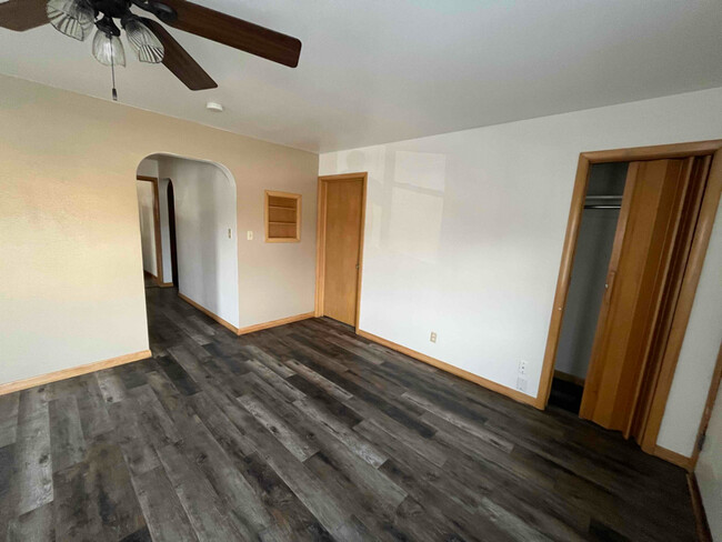 618 N 8th St-Unit -1 in Bismarck, ND - Building Photo - Building Photo