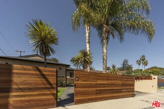 977 Vernon Ave in Los Angeles, CA - Building Photo - Building Photo