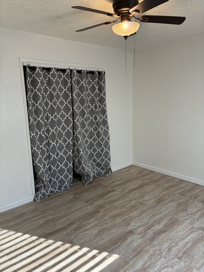 218 Woodrow Ave, Unit B in Bakersfield, CA - Building Photo - Building Photo