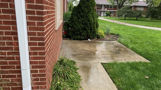property at 1101 Holiday Ln