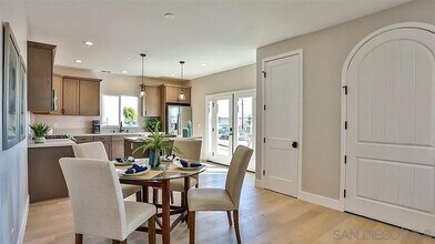 5051 Savannah St in San Diego, CA - Building Photo - Building Photo