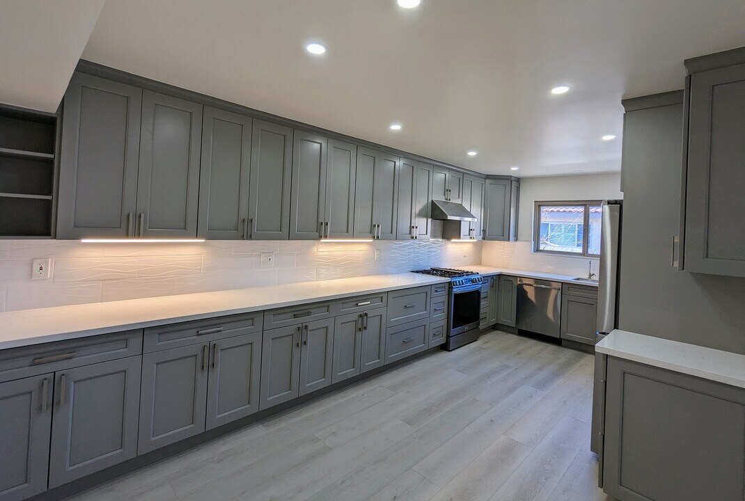 28126 Ridgethorne Ct in Rancho Palos Verdes, CA - Building Photo