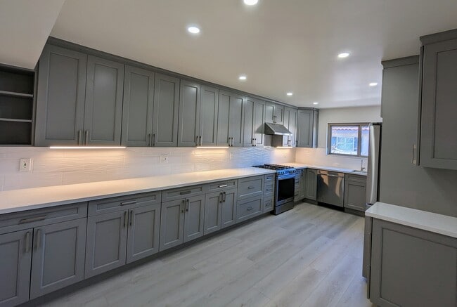 property at 28126 Ridgethorne Ct