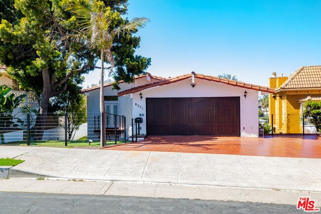 8351 Zitola Terrace in Los Angeles, CA - Building Photo - Building Photo