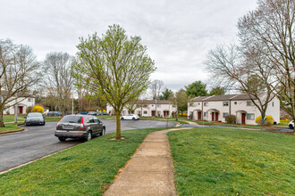 Southside Court in State College, PA - Foto de edificio - Building Photo