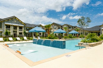 Plantation Park in Lake Jackson, TX - Foto de edificio - Building Photo
