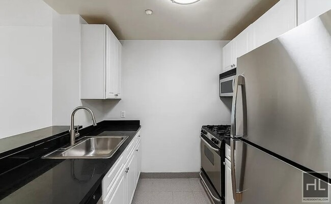 WEST 83 STREET, Unit 4 in New York, NY - Building Photo - Building Photo