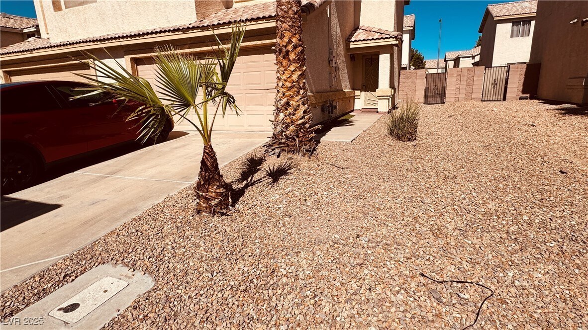 722 Peregrine Falcon St in Henderson, NV - Building Photo
