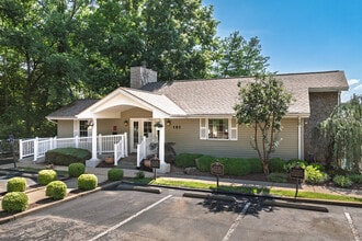 Forest Woods in Valley Park, MO - Foto de edificio - Building Photo