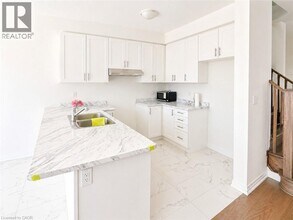 395 Starlight Ave in Breslau, ON - Building Photo - Building Photo