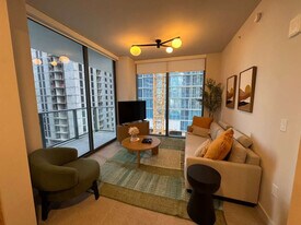 11 NE 6th St in Miami, FL - Building Photo