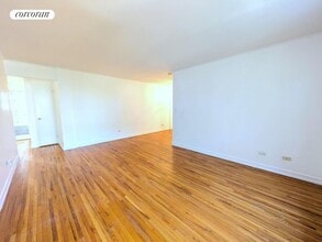 7502 Austin St in Queens, NY - Building Photo - Building Photo
