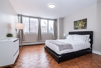 1272 Rue Redpath-Crescent in Montréal, QC - Building Photo - Building Photo